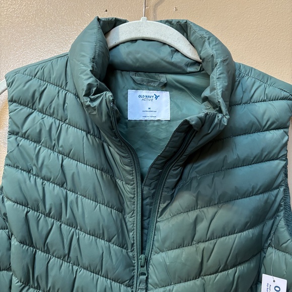 Old Navy Active Puffer Green Water Resistant Full Zip Vest Size M NWT - Picture 3 of 9
